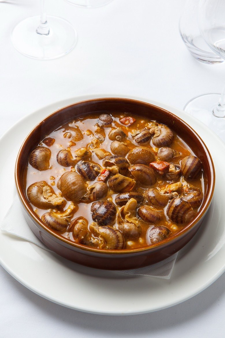 Cargols guisats Can Lluís en cassola de fang