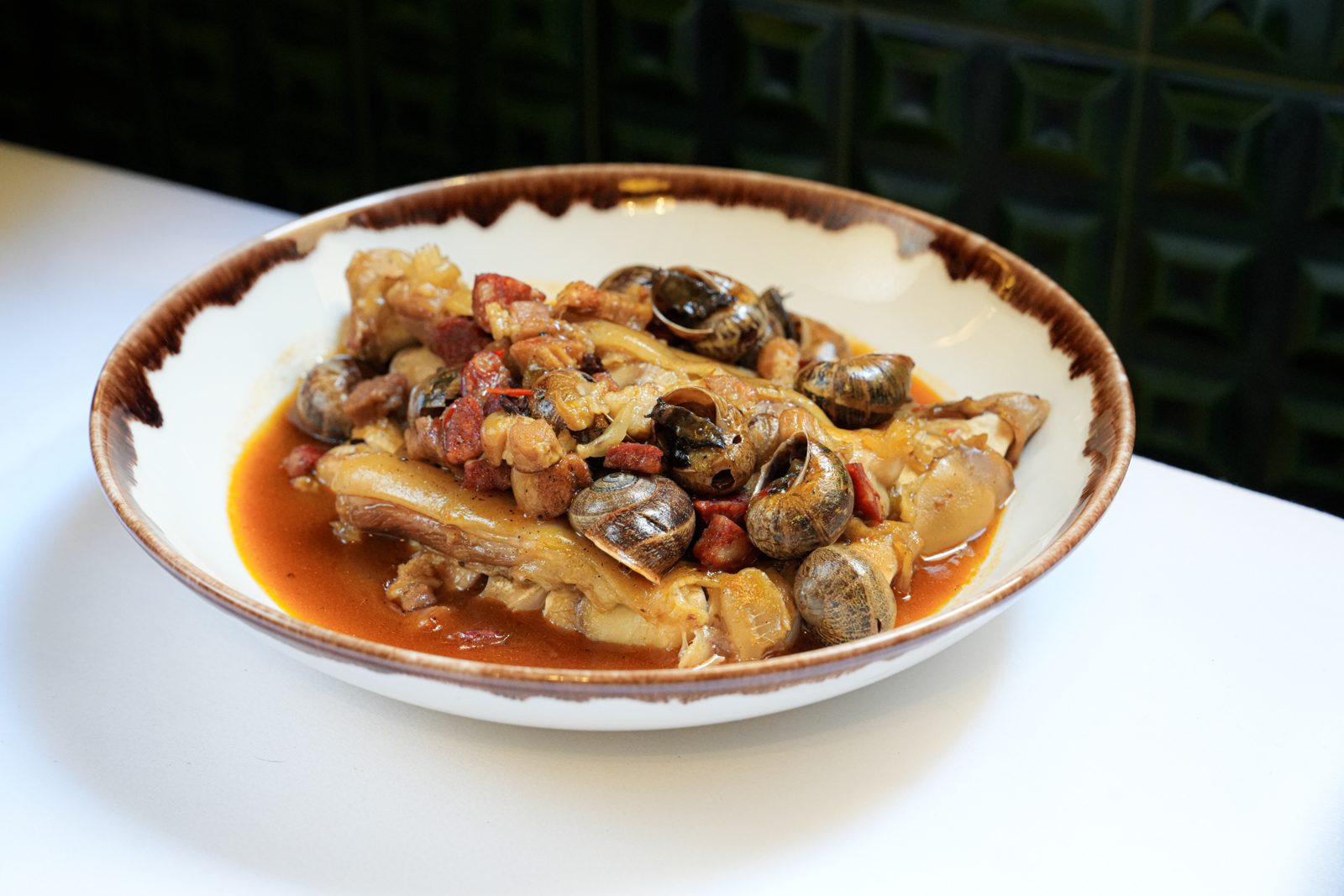 Peus de porc guisats amb cargols de Can Lluís